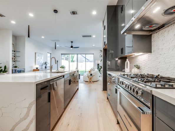 2630 PECKHAM Street, Houston TX 77098