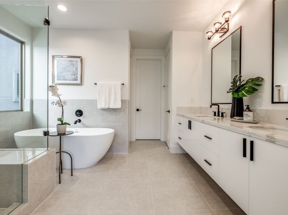 2630 PECKHAM Street, Houston TX 77098