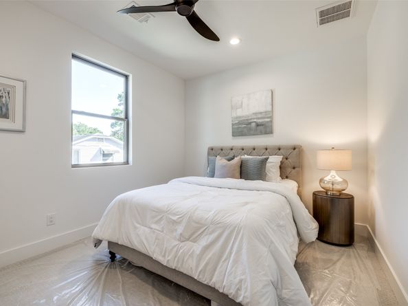 2630 PECKHAM Street, Houston TX 77098