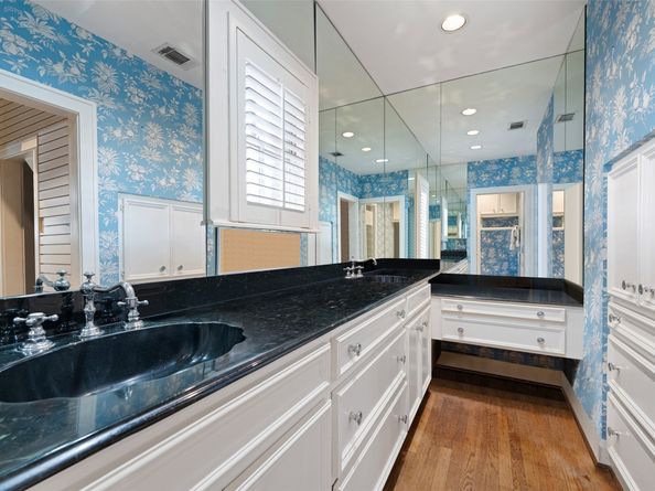 2320 Wroxton Road, Houston TX 77005