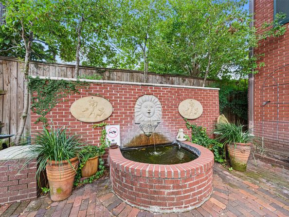 2320 Wroxton Road, Houston TX 77005