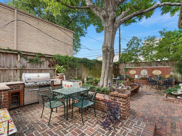 2320 Wroxton Road, Houston TX 77005