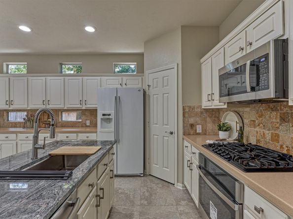 11 Endor Forest Place, The Woodlands TX 77382