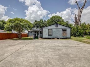 1028 N Victory Drive, Houston TX 77088