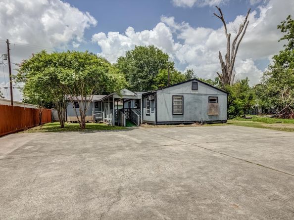 1028 N Victory Drive, Houston TX 77088