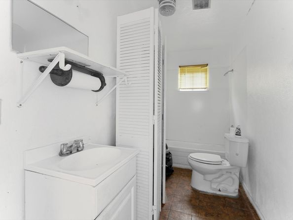 1028 N Victory Drive, Houston TX 77088