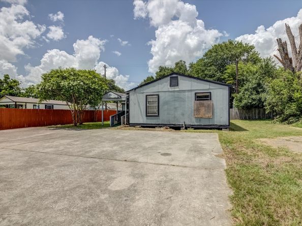 1028 N Victory Drive, Houston TX 77088