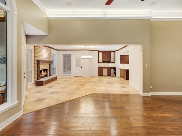 6 S Buck Ridge, The Woodlands TX 77381