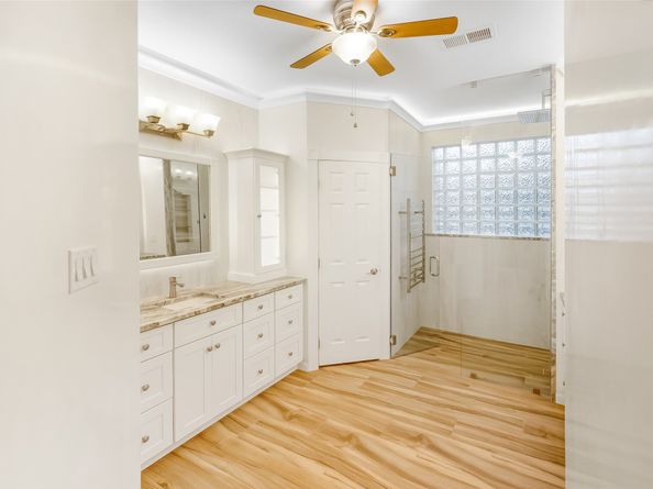 6 S Buck Ridge, The Woodlands TX 77381