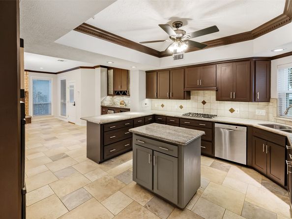 6 S Buck Ridge, The Woodlands TX 77381