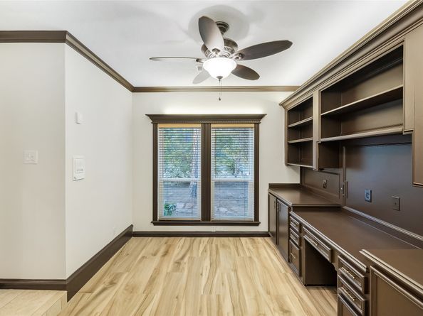 6 S Buck Ridge, The Woodlands TX 77381