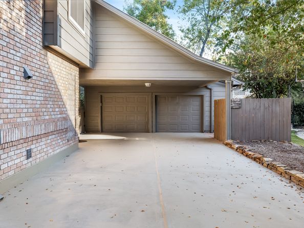 6 S Buck Ridge, The Woodlands TX 77381