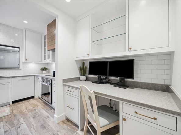 701 Bering Drive 1806, Houston TX 77057