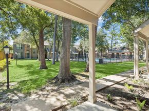 701 Bering Drive 1806, Houston TX 77057