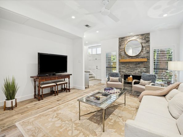 701 Bering Drive 1806, Houston TX 77057