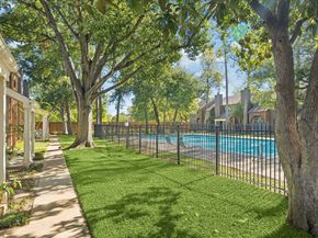 701 Bering Drive 1806, Houston TX 77057