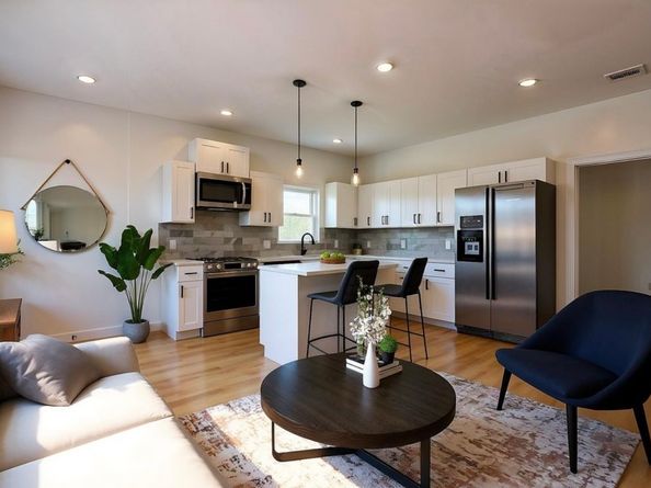 7504 Laura Koppe, Houston TX 77028