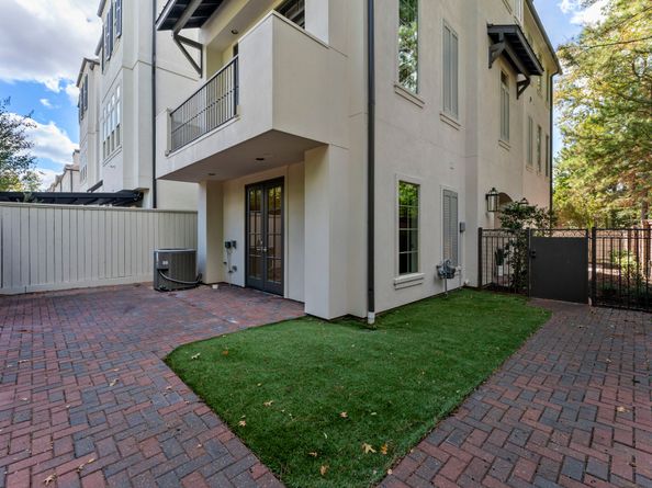 130 Gateway Park Place, The Woodlands TX 77380