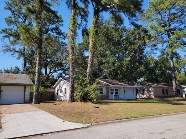 10535 Hollyglen Drive, Houston TX 77016