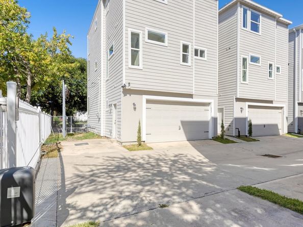 6725 Saint Augustine Street, Houston TX 77021