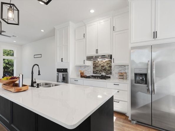 6725 Saint Augustine Street, Houston TX 77021