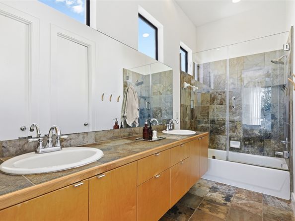 1105 W 21st Street A, Houston TX 77008