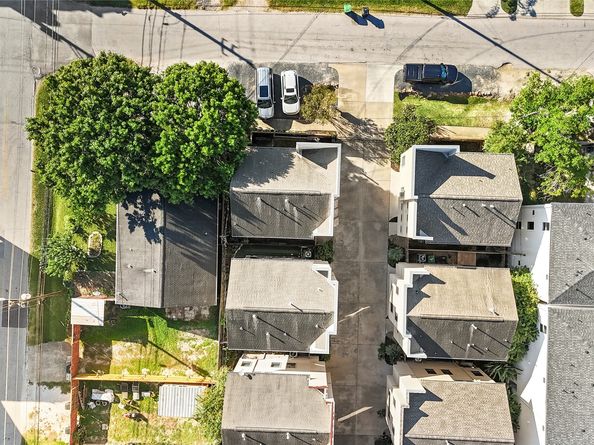 1105 W 21st Street A, Houston TX 77008