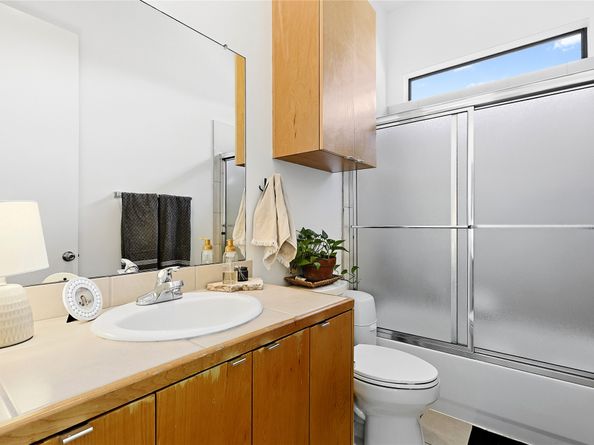 1105 W 21st Street A, Houston TX 77008