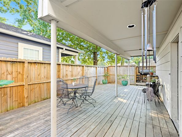 1105 W 21st Street A, Houston TX 77008