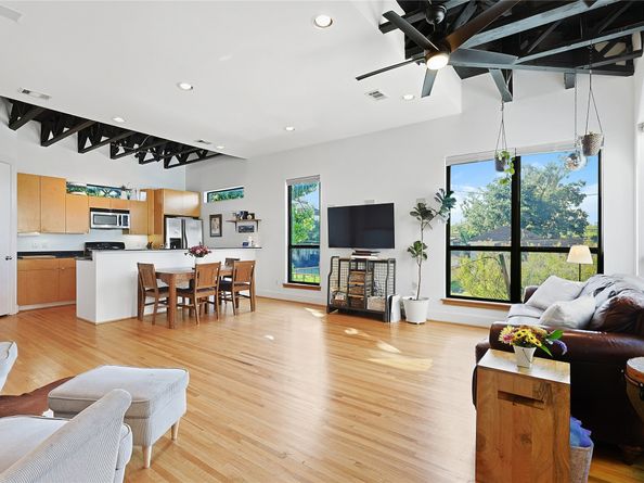 1105 W 21st Street A, Houston TX 77008