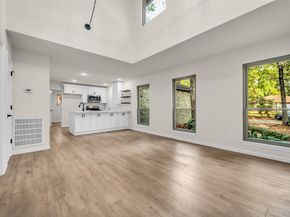 35 E Bigelow Oak Court Court, The Woodlands TX 77381