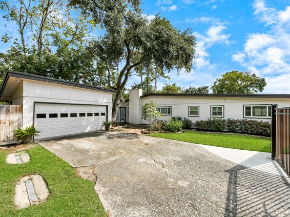 10150 Brinwood Drive, Houston TX 77043