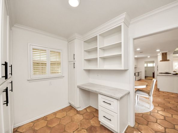 10150 Brinwood Drive, Houston TX 77043