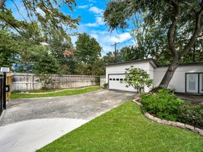 10150 Brinwood Drive, Houston TX 77043
