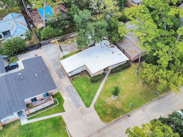 10150 Brinwood Drive, Houston TX 77043
