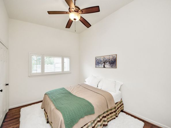 10150 Brinwood Drive, Houston TX 77043