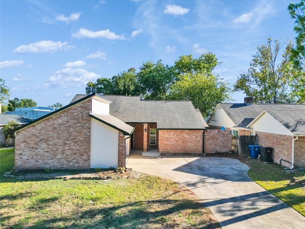6303 Greenway Forest Lane, Houston TX 77088