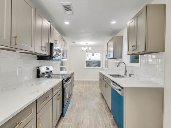 6303 Greenway Forest Lane, Houston TX 77088