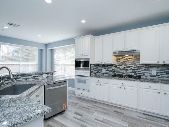 2 Sweet Birch Place, The Woodlands TX 77382