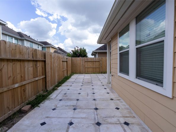 6442 Wilshire Lakes, Houston TX 77040