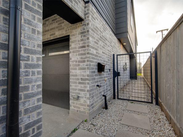 110 E 23rd Street, Houston TX 77008