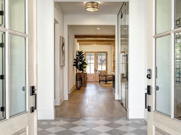 1001 Fisher Street, Houston TX 77018