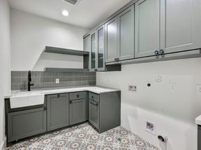 1001 Fisher Street, Houston TX 77018