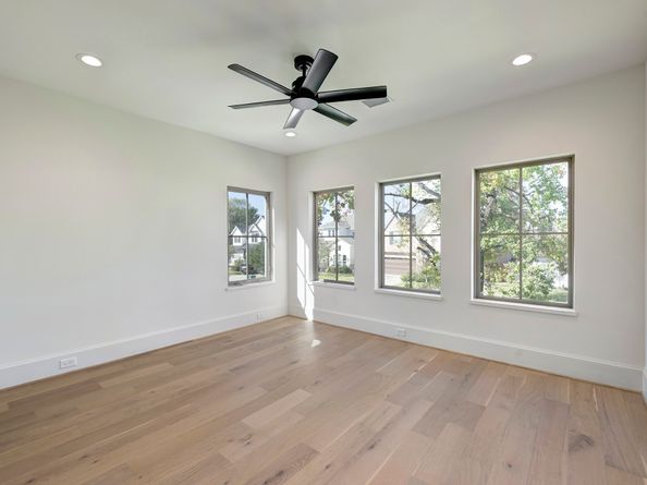 1001 Fisher Street, Houston TX 77018