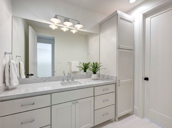 1001 Fisher Street, Houston TX 77018