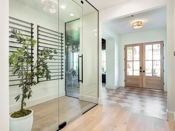 1001 Fisher Street, Houston TX 77018