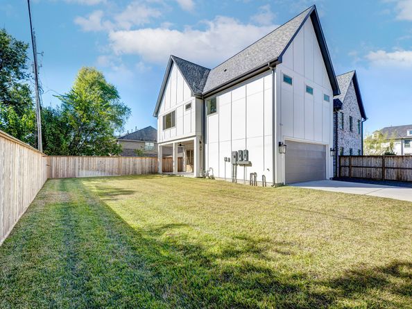 1001 Fisher Street, Houston TX 77018