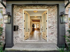 1001 Fisher Street, Houston TX 77018