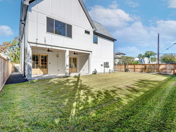 1001 Fisher Street, Houston TX 77018