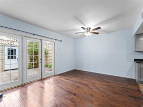 939 Memorial Village Drive 38, Houston TX 77024